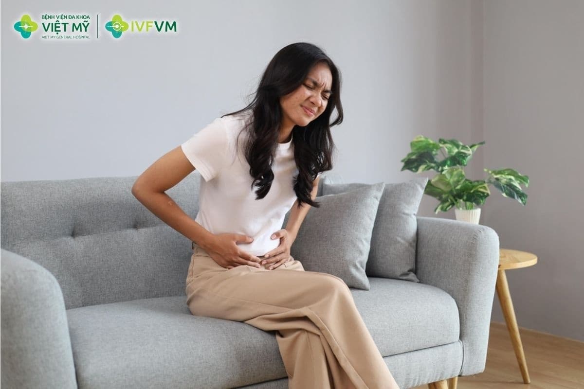 Đau bụng, ra máu âm đạo hoặc mệt mỏi bất thường sau chuyển phôi cần được theo dõi và đánh giá cùng chỉ số progesterone