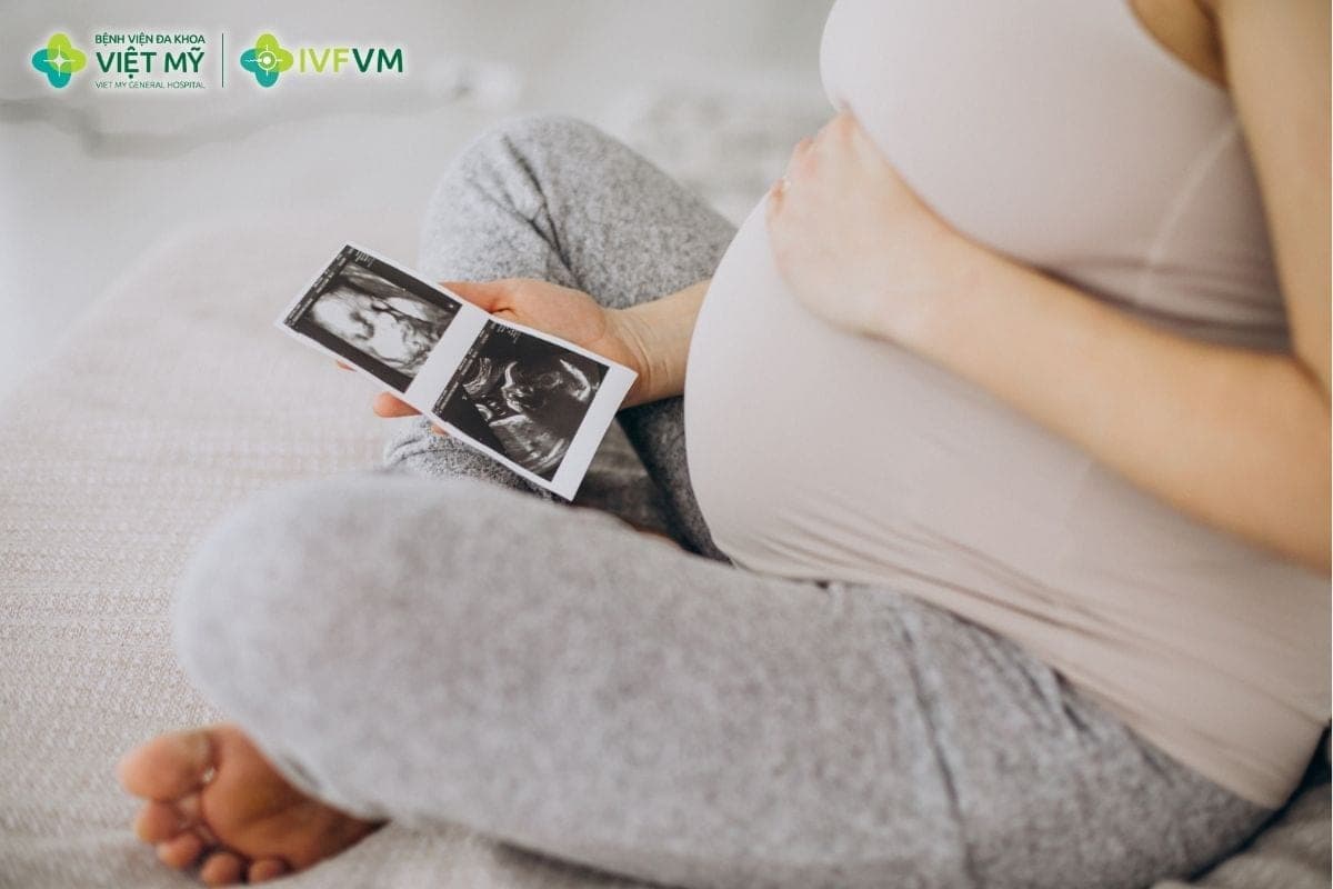 Theo dõi thai kỳ chặt chẽ, chuyển đơn phôi và can thiệp cổ tử cung khi có chỉ định giúp giảm nguy cơ sau IVF ở mẹ bầu tử cung hai sừng