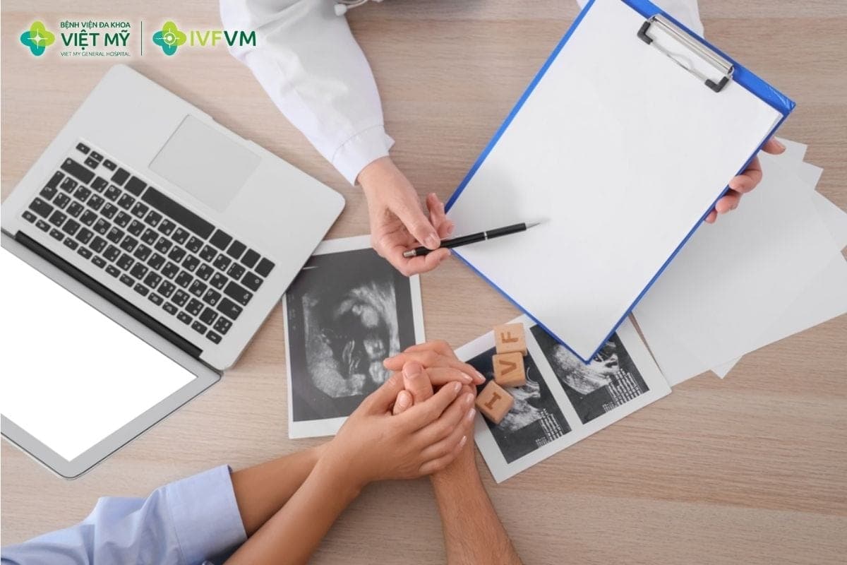 Thủ tục làm IVF cho người nước ngoài tại Việt Nam thường gồm hồ sơ y tế và giấy tờ hành chính phù hợp với tình trạng hôn nhân