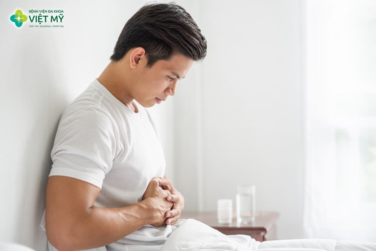 đau bụng ngày càng nghiêm trọng hơn cần thực hiện nội soi dạ dày để đánh giá