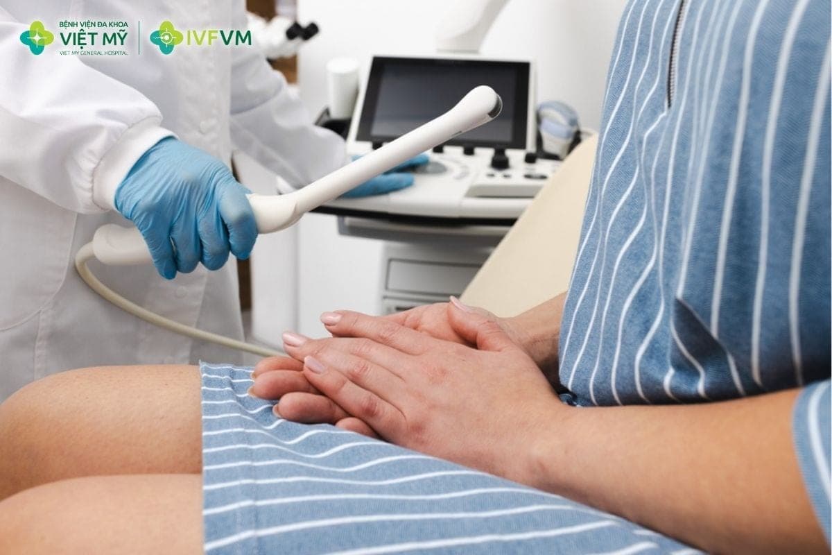 Siêu âm bơm nước buồng tử cung (SIS/SHG) là phương pháp thay thế HSG phù hợp khi cần đánh giá chi tiết buồng tử cung trước IVF