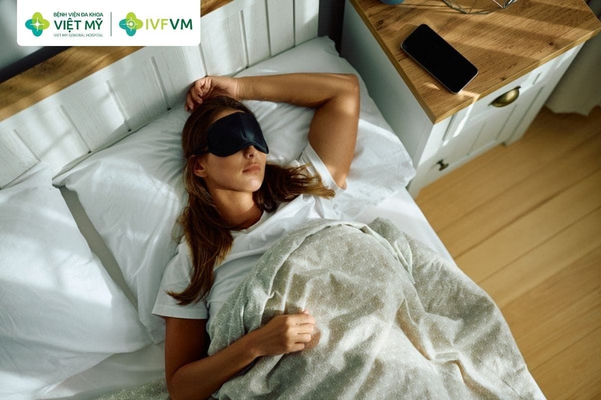 Giữ tinh thần ổn định, ngủ đủ giấc giúp kiểm soát cân nặng và chuẩn bị sức khỏe tốt hơn trước IVF