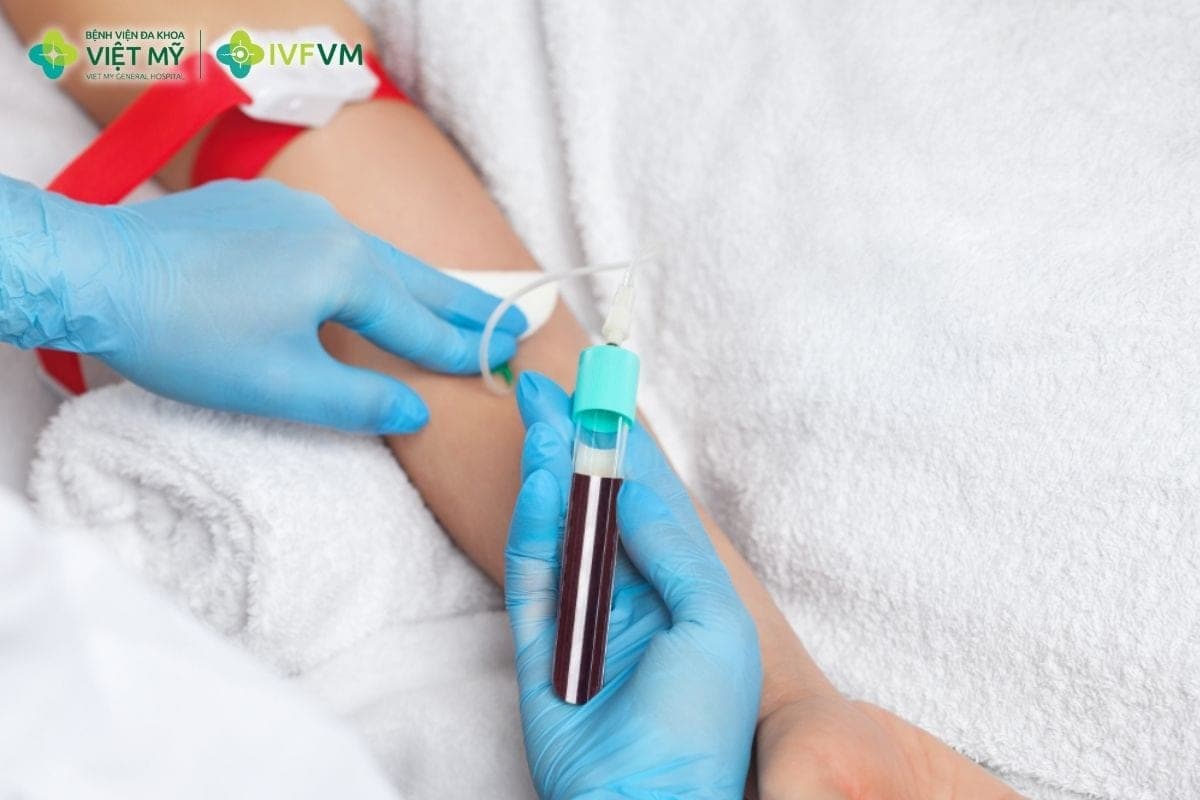 Quy trình PRP trong IVF gồm lấy máu, ly tâm tạo PRP và đưa vào vị trí cần điều trị