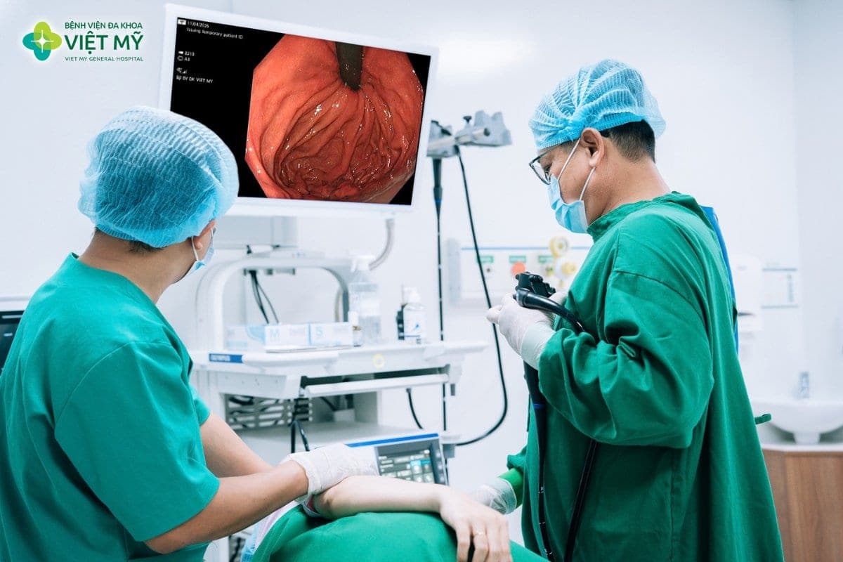 Ê kíp bác sĩ thực hiện nội soi dạ dày tại Bệnh viện Đa khoa Việt Mỹ