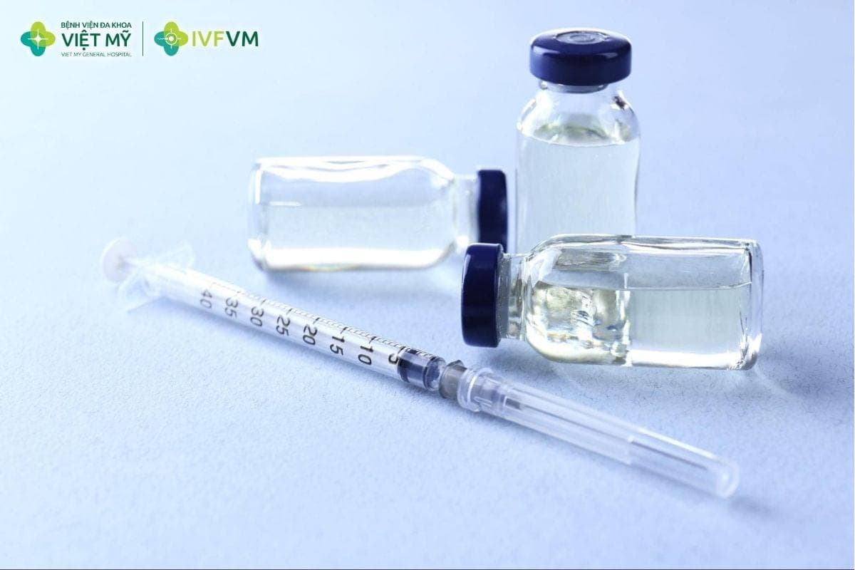 Thuốc đối vận GnRH như Cetrotide giúp ức chế nhanh đỉnh LH, ngăn hiện tượng phóng noãn sớm trước thời điểm chọc hút trong chu kỳ IVF